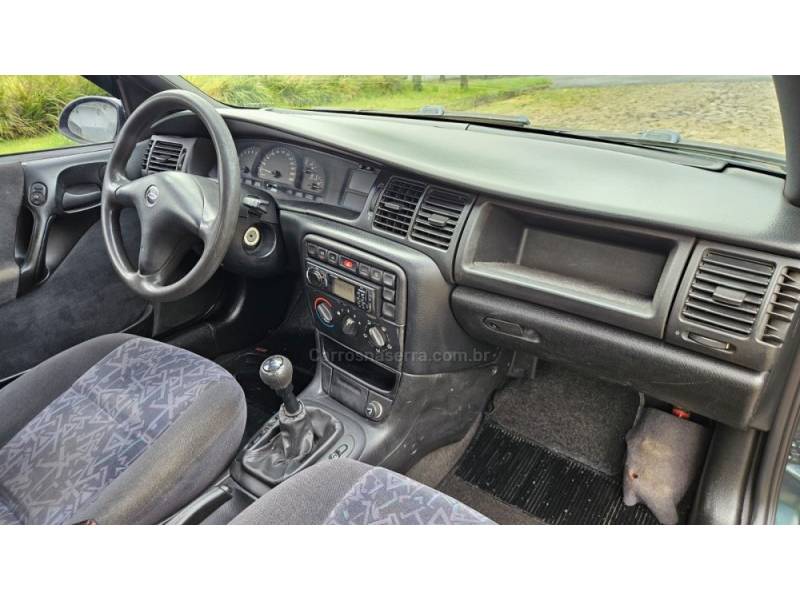 CHEVROLET - VECTRA - 1996/1997 - Verde - R$ 17.900,00