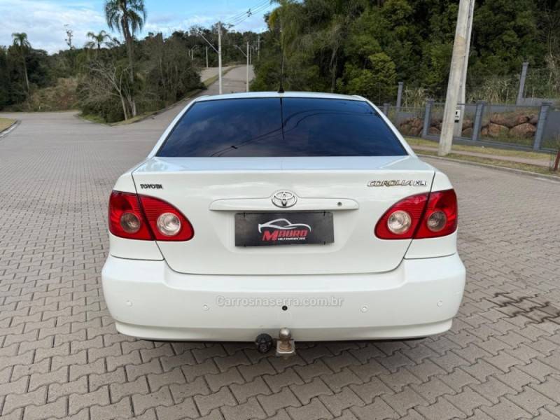 TOYOTA - COROLLA - 2005/2006 - Branca - R$ 38.900,00