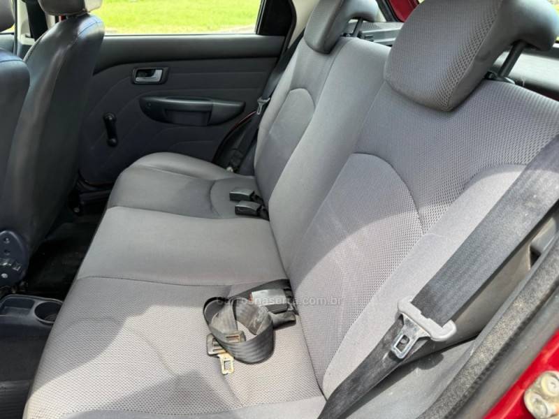 FIAT - PALIO - 2004/2005 - Vermelha - R$ 17.900,00