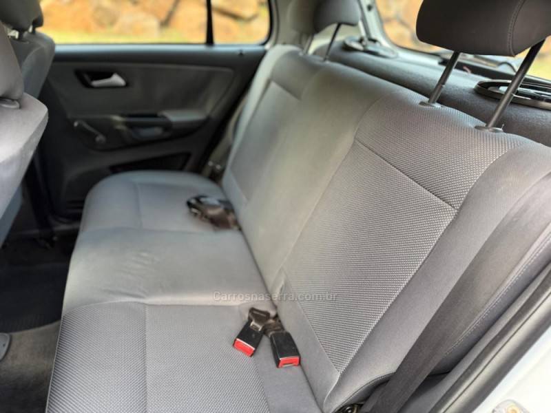 VOLKSWAGEN - FOX - 2010/2011 - Prata - R$ 25.900,00