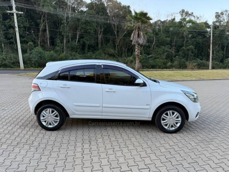 CHEVROLET - AGILE - 2010/2011 - Branca - R$ 37.900,00