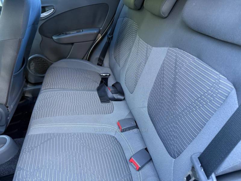 FIAT - PALIO - 2012/2013 - Prata - R$ 39.900,00