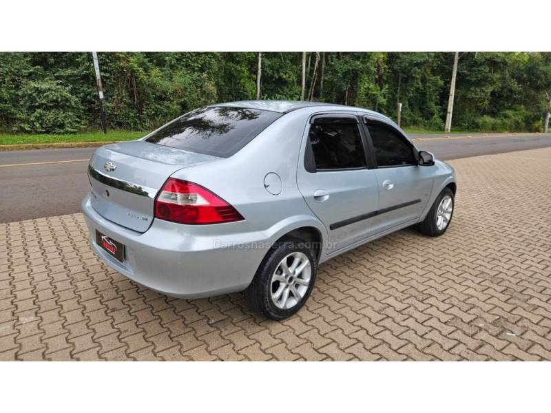 CHEVROLET - PRISMA - 2011/2012 - Prata - R$ 27.900,00