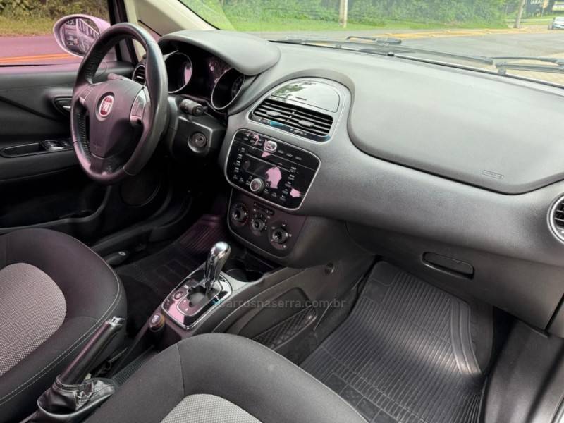 FIAT - LINEA - 2011/2012 - Prata - R$ 32.900,00