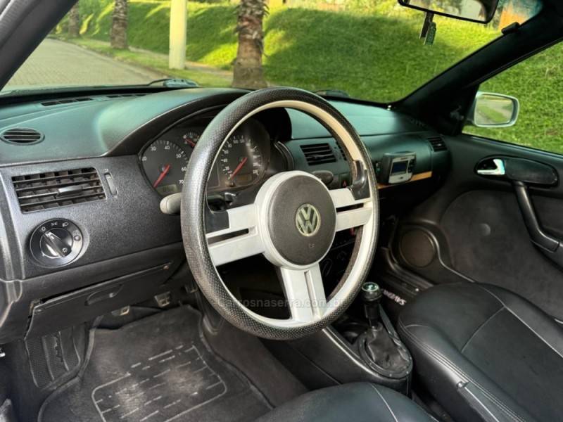 VOLKSWAGEN - SAVEIRO - 2000/2001 - Prata - R$ 33.900,00