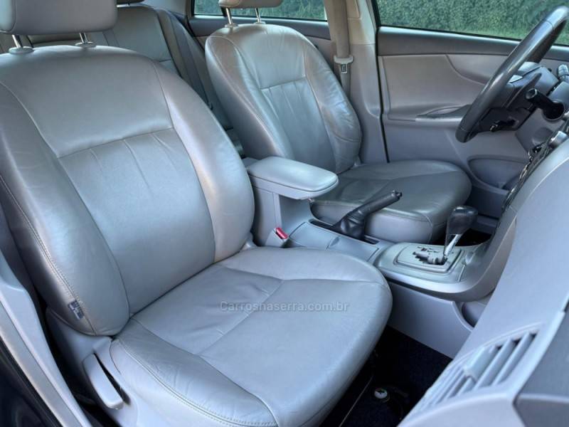 TOYOTA - COROLLA - 2010/2011 - Preta - R$ 50.900,00