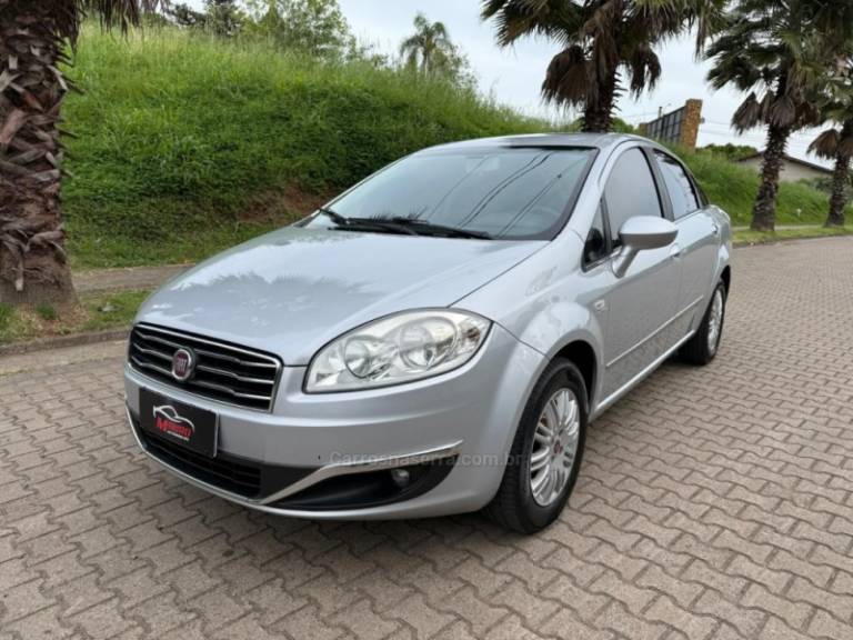 FIAT - LINEA - 2011/2012 - Prata - R$ 32.900,00