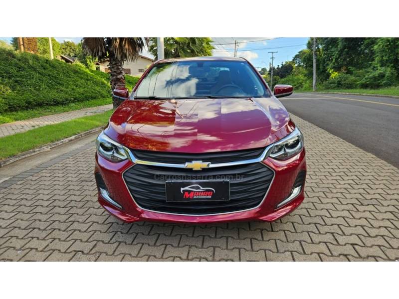 CHEVROLET - ONIX - 2022/2023 - Vermelha - R$ 90.900,00