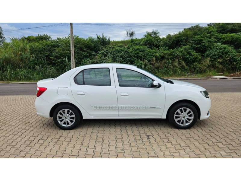 RENAULT - LOGAN - 2017/2018 - Branca - R$ 45.900,00