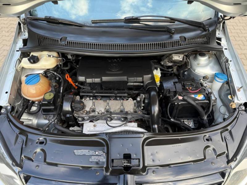 VOLKSWAGEN - FOX - 2010/2011 - Prata - R$ 25.900,00