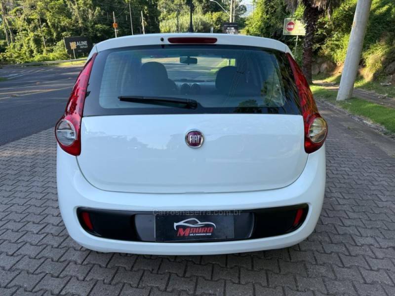 FIAT - PALIO - 2014/2015 - Branca - R$ 38.900,00