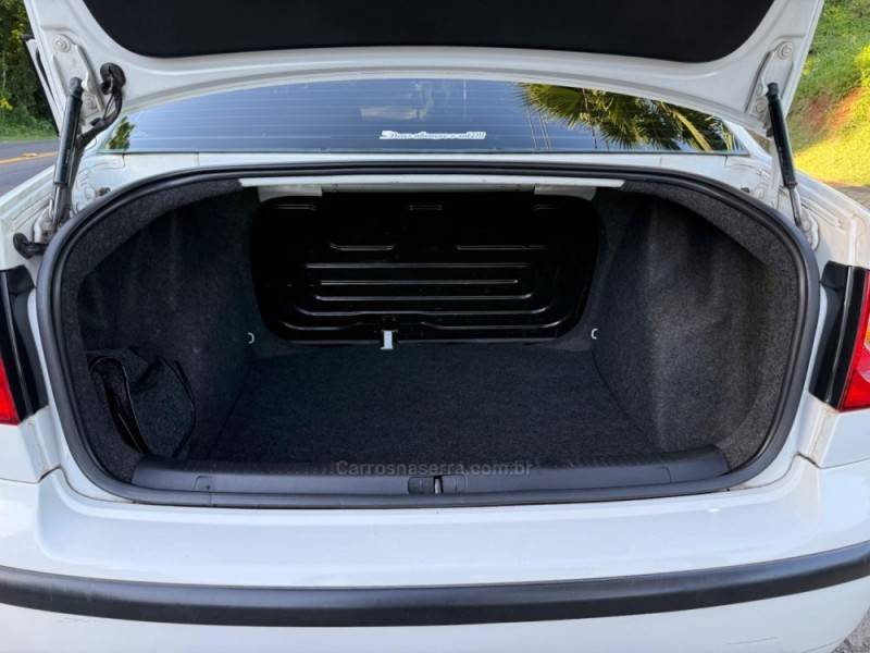 VOLKSWAGEN - POLO - 2006/2007 - Branca - R$ 32.900,00