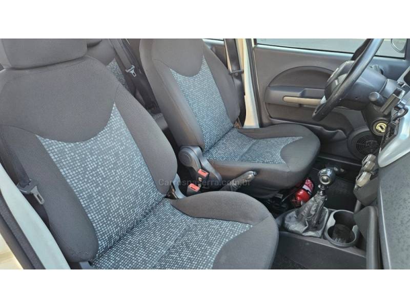 FIAT - UNO - 2010/2011 - Branca - R$ 24.900,00