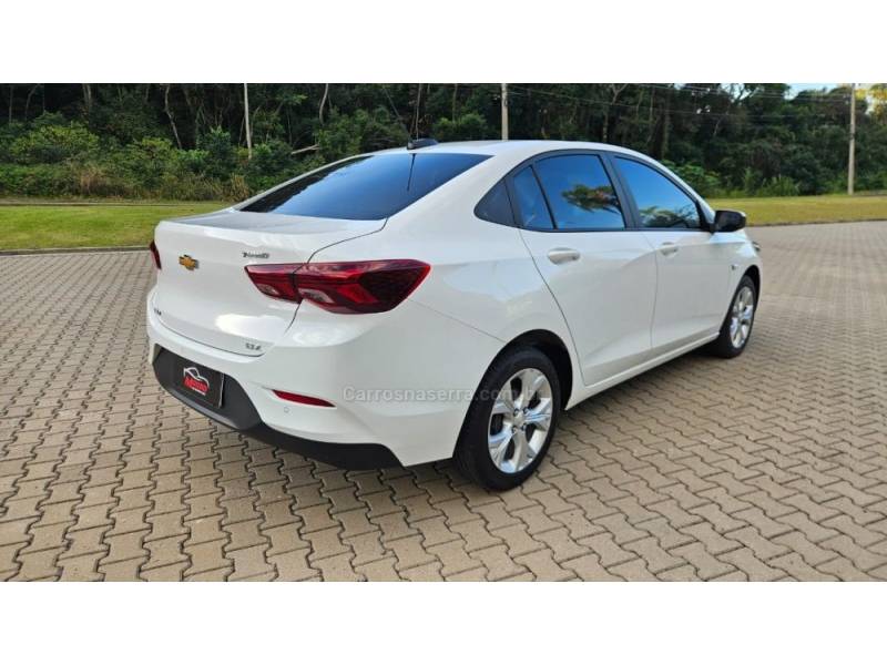 CHEVROLET - ONIX - 2023/2024 - Branca - R$ 95.900,00
