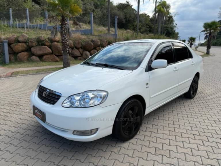TOYOTA - COROLLA - 2005/2006 - Branca - R$ 38.900,00