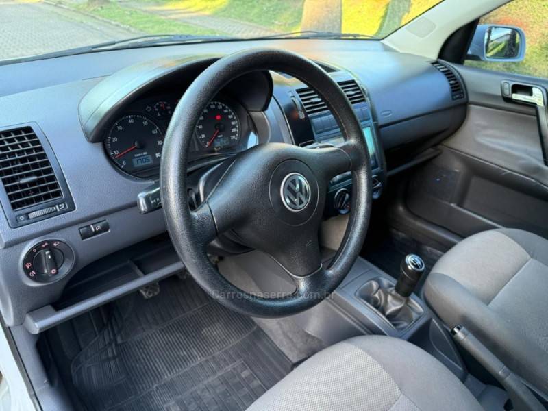 VOLKSWAGEN - POLO - 2006/2007 - Branca - R$ 32.900,00