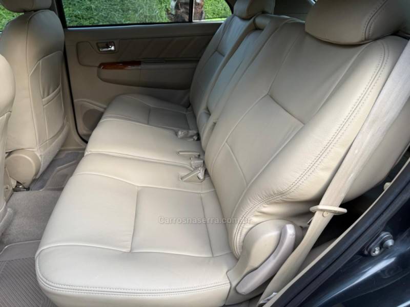 TOYOTA - HILUX SW4 - 2010/2010 - Preta - R$ 116.900,00