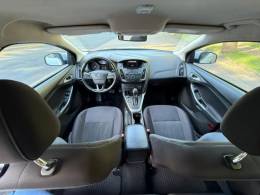 FORD - FOCUS - 2018/2019 - Branca - R$ 66.900,00