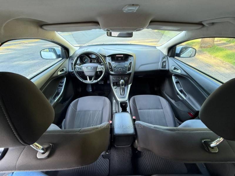 FORD - FOCUS - 2018/2019 - Branca - R$ 66.900,00