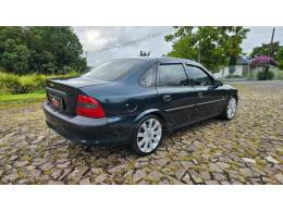 CHEVROLET - VECTRA - 1996/1997 - Verde - R$ 17.900,00
