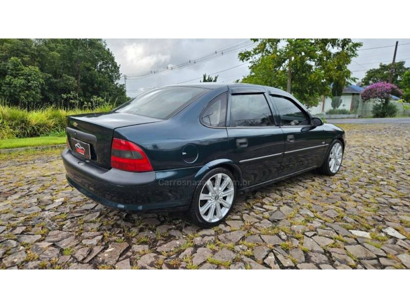 CHEVROLET - VECTRA - 1996/1997 - Verde - R$ 17.900,00