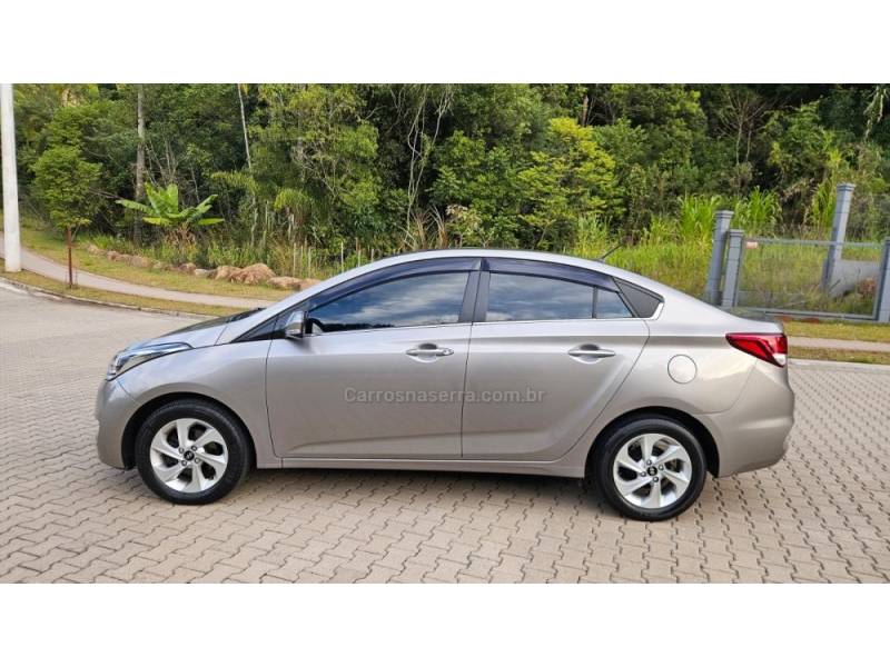 HYUNDAI - HB20S - 2016/2017 - Prata - R$ 69.900,00