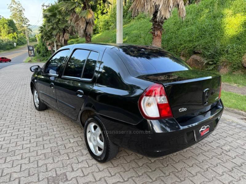 RENAULT - CLIO - 2007/2008 - Preta - R$ 21.900,00