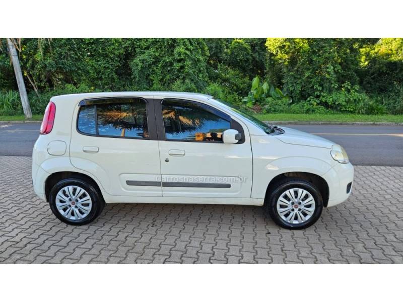 FIAT - UNO - 2010/2011 - Branca - R$ 24.900,00