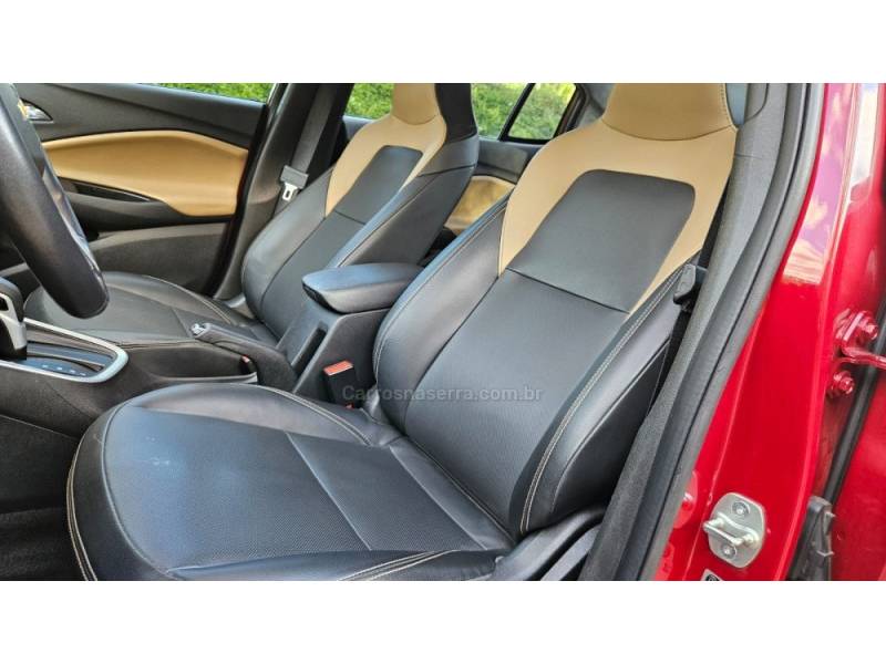 CHEVROLET - ONIX - 2022/2023 - Vermelha - R$ 90.900,00