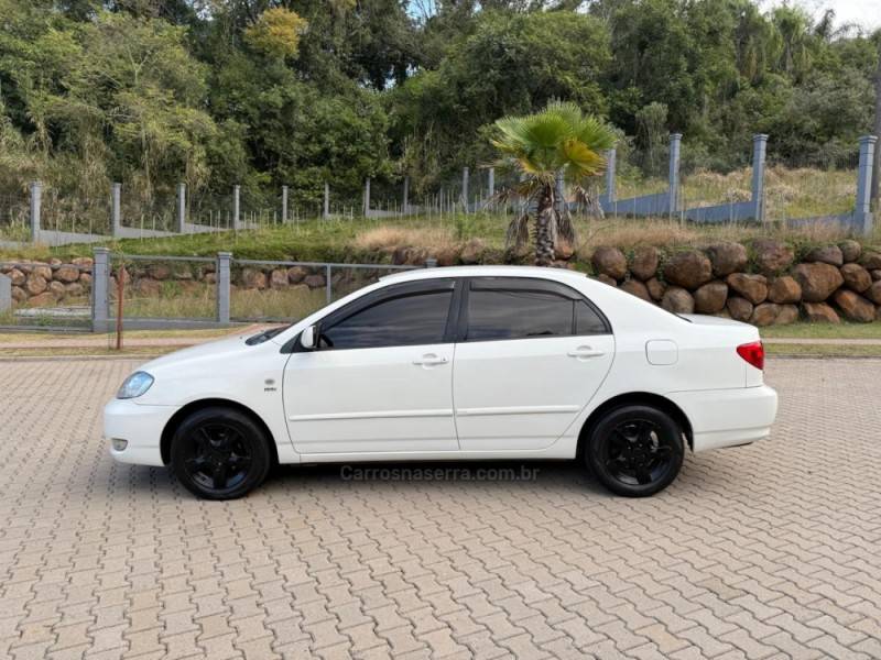 TOYOTA - COROLLA - 2005/2006 - Branca - R$ 38.900,00