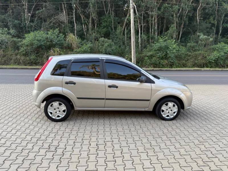 FORD - FIESTA - 2007/2008 - Prata - R$ 24.900,00