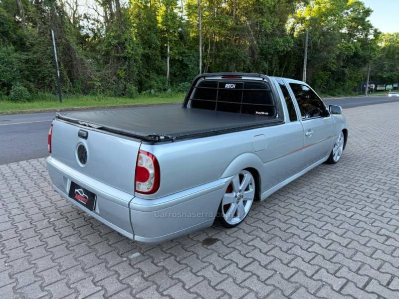 VOLKSWAGEN - SAVEIRO - 2000/2001 - Prata - R$ 35.000,00