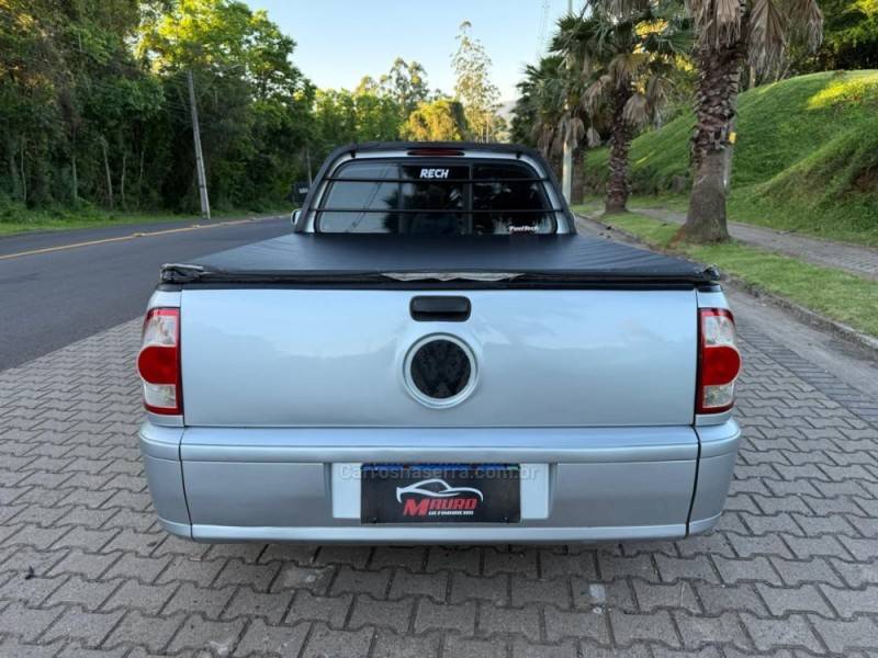 VOLKSWAGEN - SAVEIRO - 2000/2001 - Prata - R$ 35.000,00