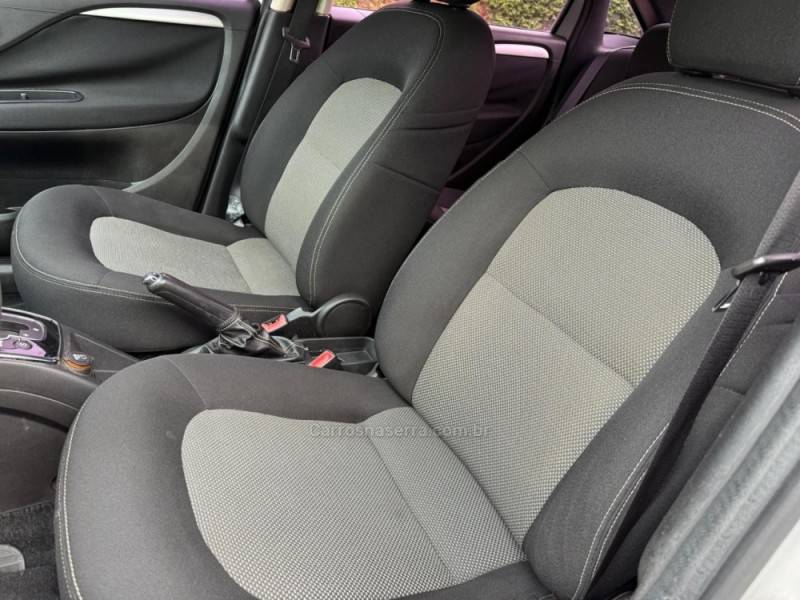 FIAT - LINEA - 2011/2012 - Prata - R$ 32.900,00