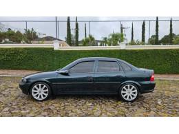 CHEVROLET - VECTRA - 1996/1997 - Verde - R$ 17.900,00
