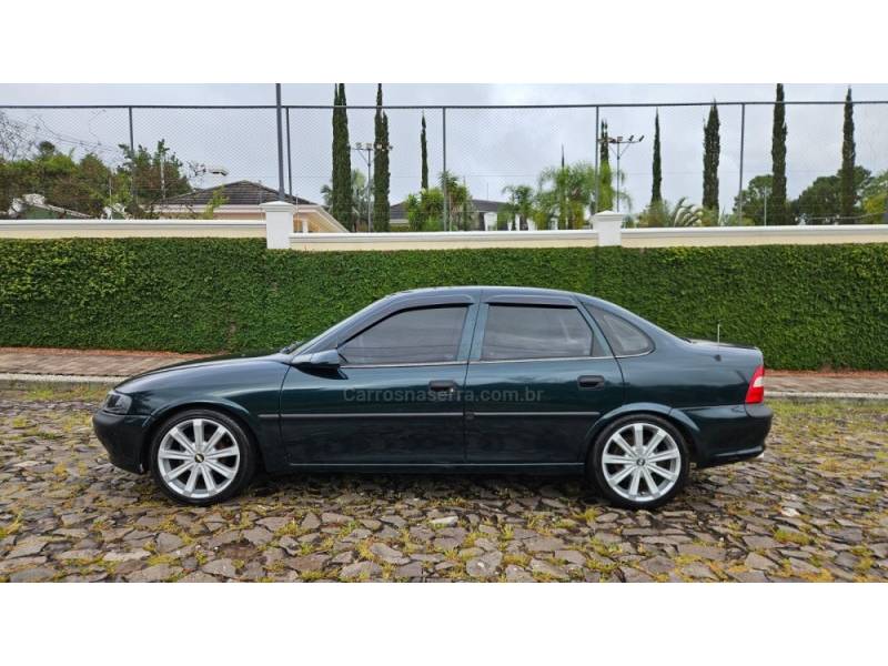 CHEVROLET - VECTRA - 1996/1997 - Verde - R$ 17.900,00