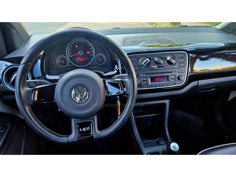 VOLKSWAGEN - UP - 2016/2017 - Branca - R$ 49.000,00