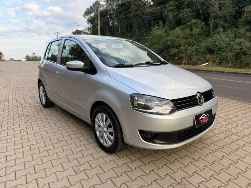 VOLKSWAGEN - FOX - 2010/2011 - Prata - R$ 25.900,00