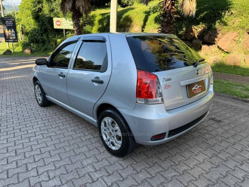 FIAT - PALIO - 2007/2007 - Prata - R$ 26.900,00
