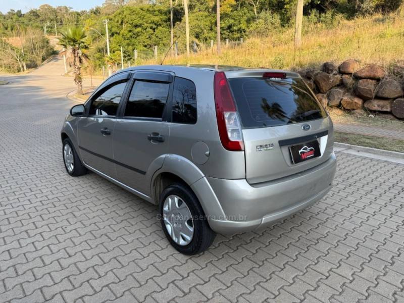 FORD - FIESTA - 2007/2008 - Prata - R$ 24.900,00