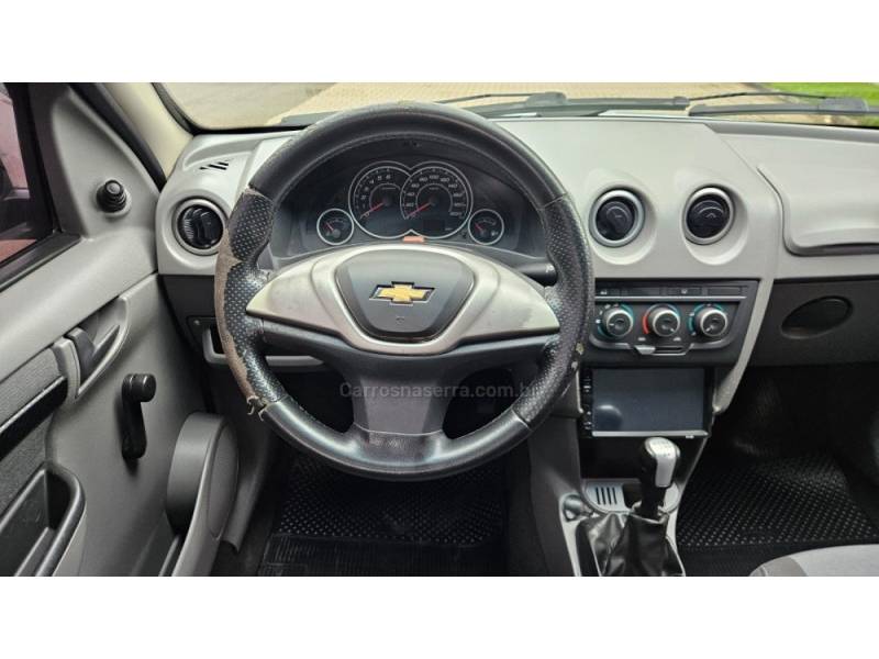 CHEVROLET - PRISMA - 2011/2012 - Prata - R$ 27.900,00