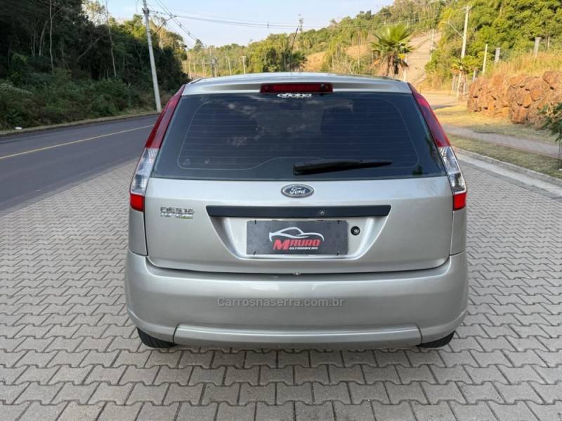 FORD - FIESTA - 2007/2008 - Prata - R$ 24.900,00