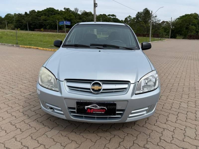 CHEVROLET - CELTA - 2010/2011 - Prata - R$ 28.900,00
