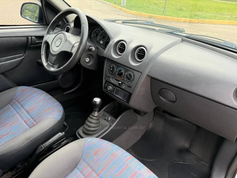 CHEVROLET - CELTA - 2010/2011 - Prata - R$ 28.900,00