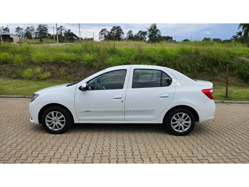 RENAULT - LOGAN - 2017/2018 - Branca - R$ 45.900,00