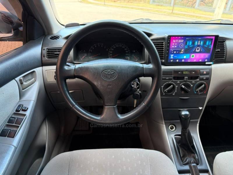 TOYOTA - COROLLA - 2005/2006 - Branca - R$ 38.900,00