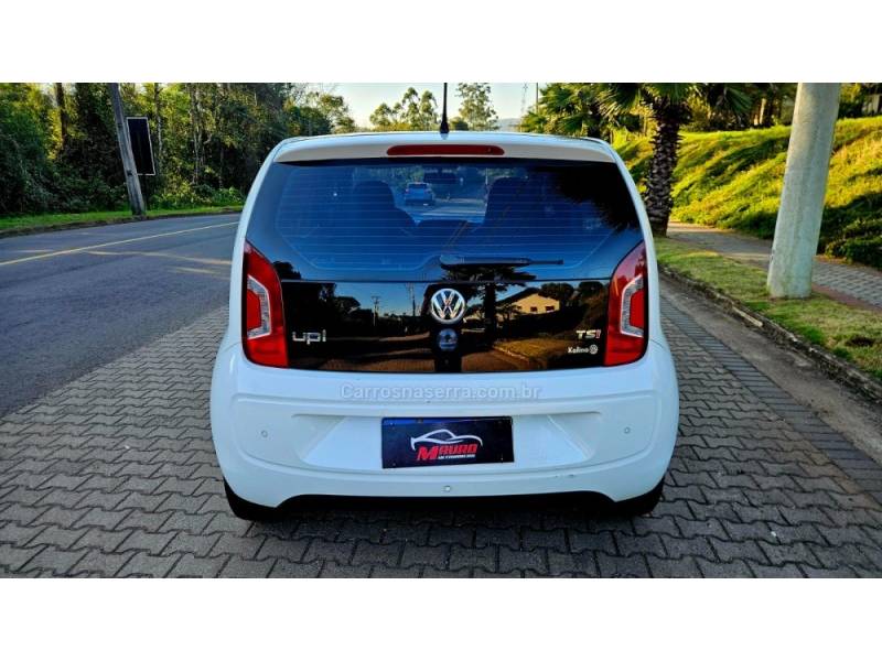 VOLKSWAGEN - UP - 2016/2017 - Branca - R$ 49.000,00