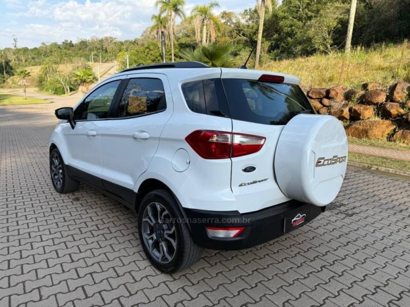 FORD - ECOSPORT - 2017/2018 - Branca - R$ 69.900,00