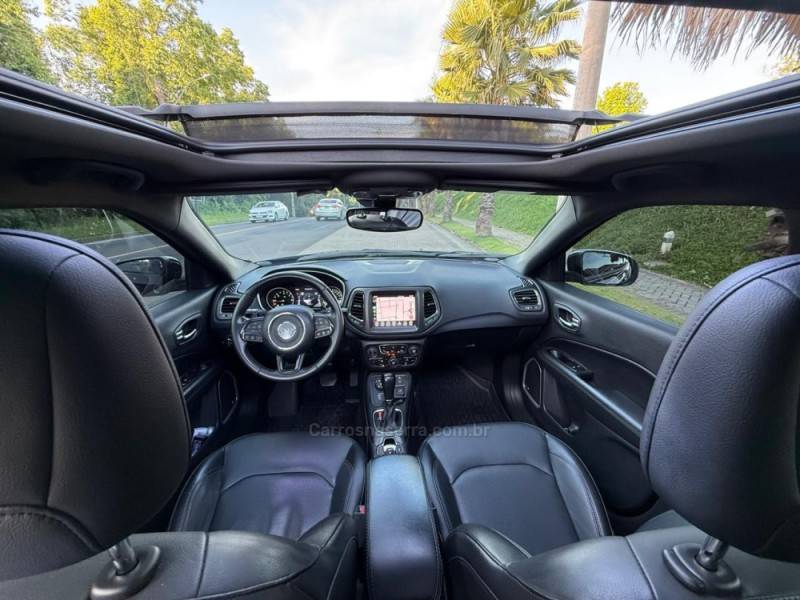JEEP - COMPASS - 2020/2021 - Marrom - R$ 117.900,00