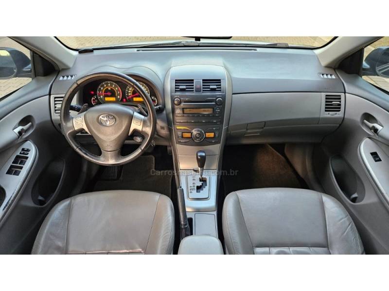 TOYOTA - COROLLA - 2010/2011 - Preta - R$ 50.000,00